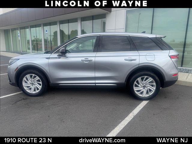 Photo of 2023 Silver Radiance Metallic Lincoln Corsair