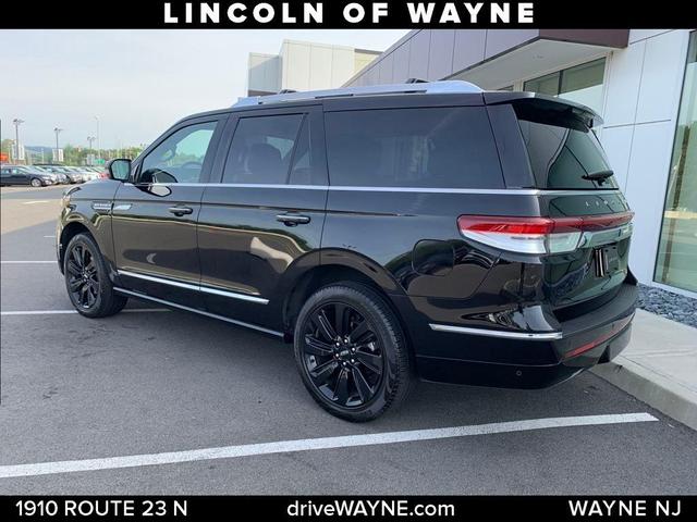 Photo of 2023 Infinite Black Metallic Lincoln Navigator