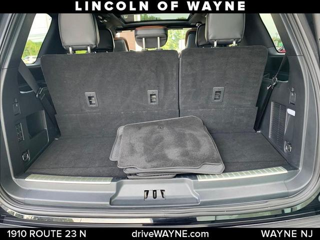 Photo of 2023 Infinite Black Metallic Lincoln Navigator
