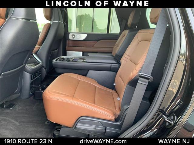 Photo of 2023 Infinite Black Metallic Lincoln Navigator