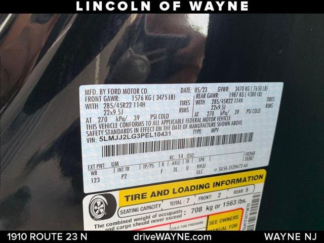 Photo of 2023 Infinite Black Metallic Lincoln Navigator