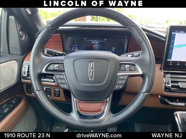 Photo of 2023 Infinite Black Metallic Lincoln Navigator
