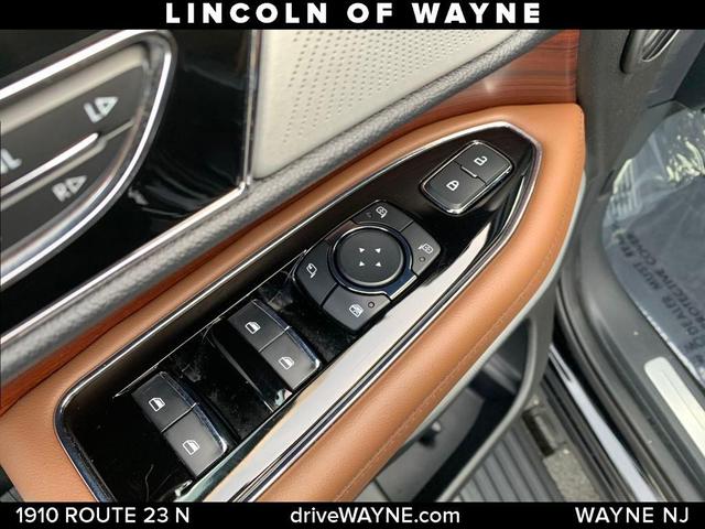 Photo of 2023 Infinite Black Metallic Lincoln Navigator