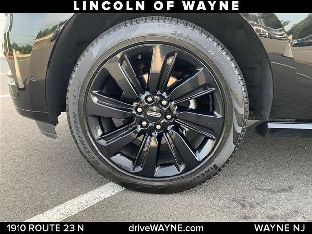 Photo of 2023 Infinite Black Metallic Lincoln Navigator