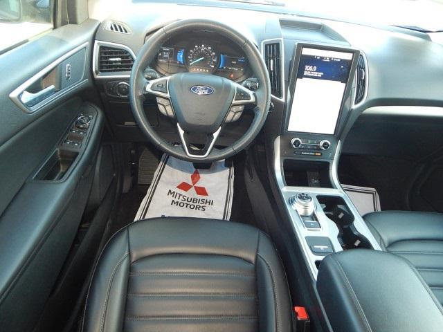 Photo of 2024 Iconic Silver Metallic Ford Edge