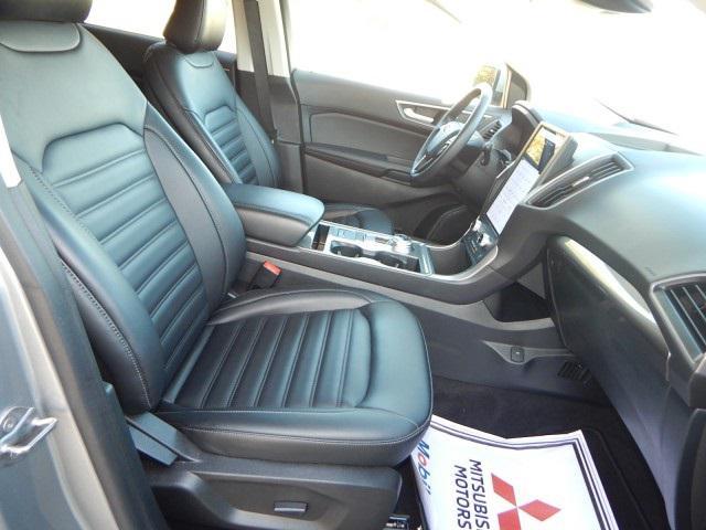 Photo of 2024 Iconic Silver Metallic Ford Edge