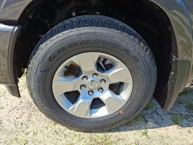 Photo of 2025 Granite Crystal Metallic Clearcoat RAM 1500