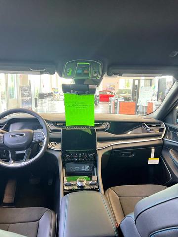 Photo of 2023 Bright White Clearcoat Jeep Grand Cherokee 4xe