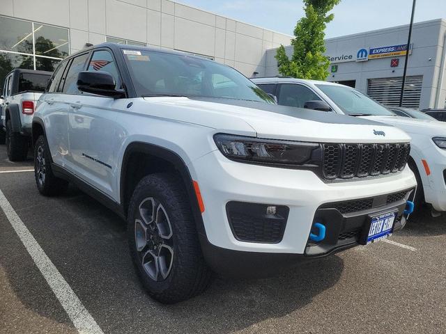 Photo of 2023 Bright White Clearcoat Jeep Grand Cherokee 4xe