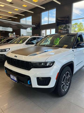 Photo of 2023 Bright White Clearcoat Jeep Grand Cherokee 4xe