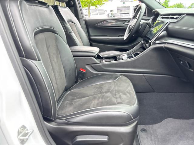 Photo of 2022 Bright White Clearcoat Jeep Grand Cherokee
