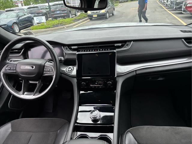Photo of 2022 Bright White Clearcoat Jeep Grand Cherokee