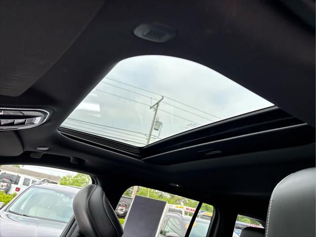 Photo of 2022 Bright White Clearcoat Jeep Grand Cherokee