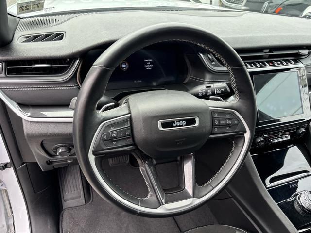 Photo of 2022 Bright White Clearcoat Jeep Grand Cherokee