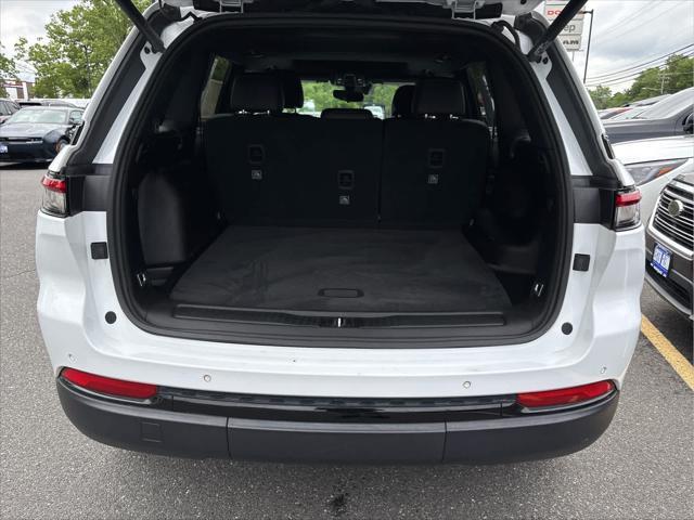 Photo of 2022 Bright White Clearcoat Jeep Grand Cherokee