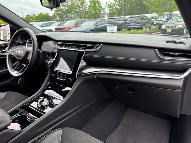 Photo of 2022 Bright White Clearcoat Jeep Grand Cherokee