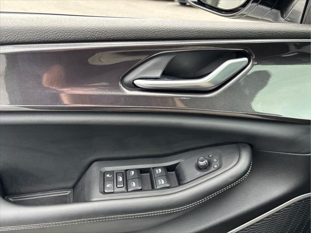 Photo of 2022 Bright White Clearcoat Jeep Grand Cherokee