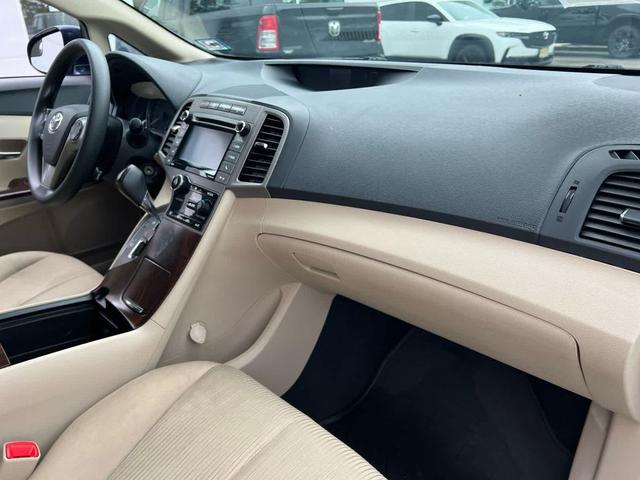 Photo of 2015 Parisian Night Pearl Toyota Venza
