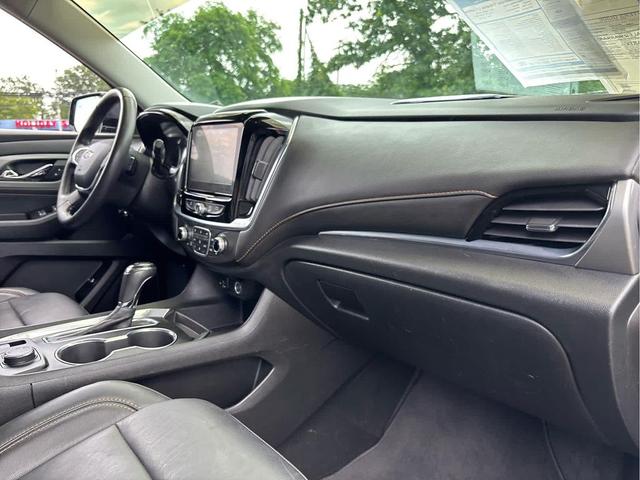 Photo of 2020 Graphite Metallic Chevrolet Traverse