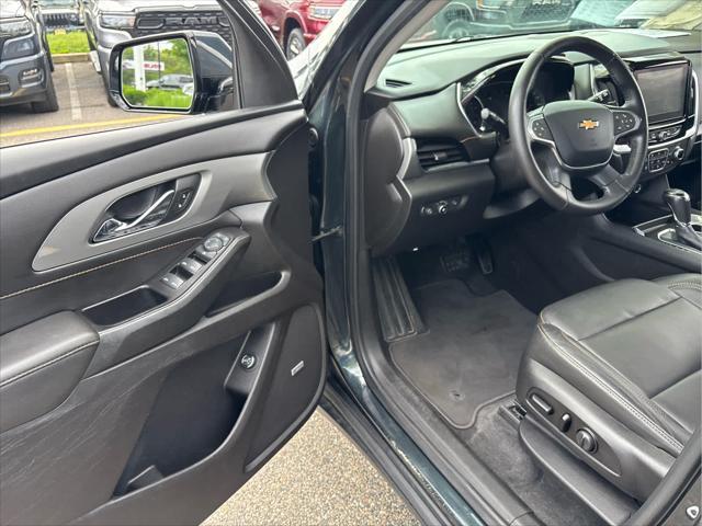 Photo of 2020 Graphite Metallic Chevrolet Traverse