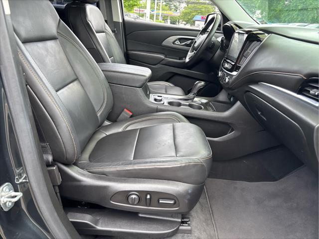 Photo of 2020 Graphite Metallic Chevrolet Traverse