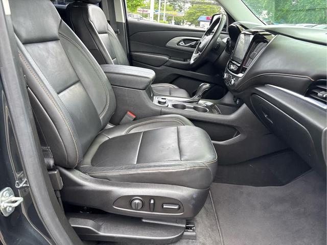 Photo of 2020 Graphite Metallic Chevrolet Traverse