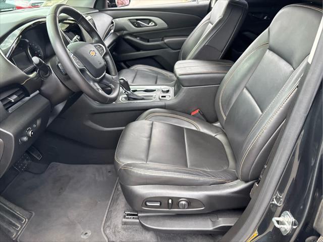 Photo of 2020 Graphite Metallic Chevrolet Traverse