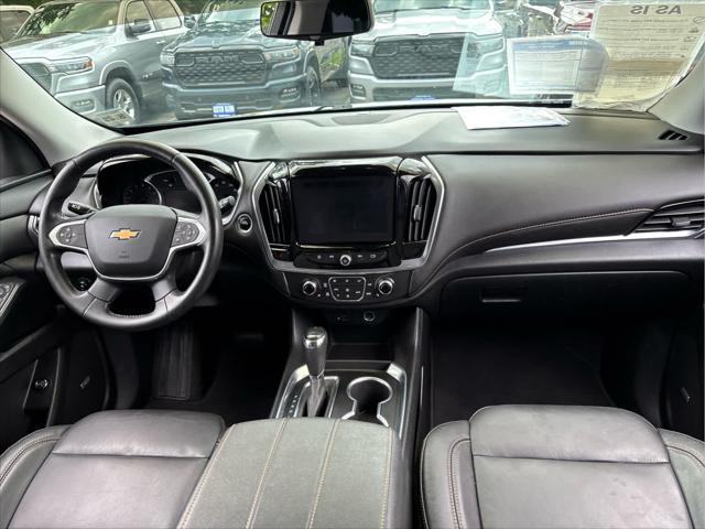 Photo of 2020 Graphite Metallic Chevrolet Traverse