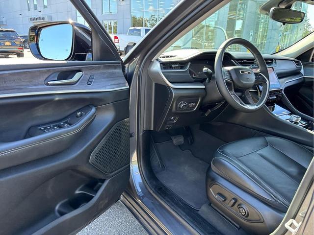 Photo of 2023 Baltic Gray Metallic Clearcoat Jeep Grand Cherokee L