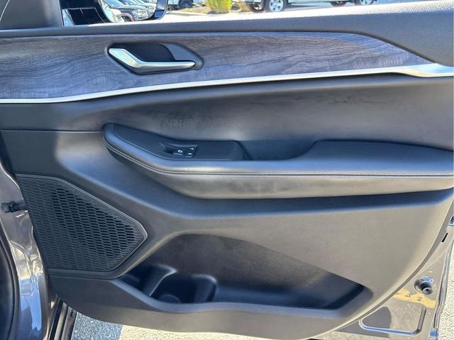 Photo of 2023 Baltic Gray Metallic Clearcoat Jeep Grand Cherokee L