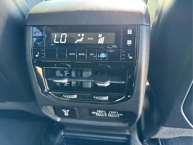 Photo of 2023 Baltic Gray Metallic Clearcoat Jeep Grand Cherokee L
