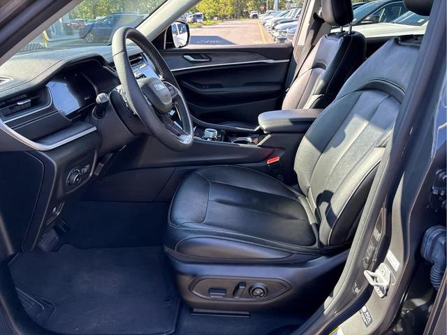 Photo of 2023 Baltic Gray Metallic Clearcoat Jeep Grand Cherokee L