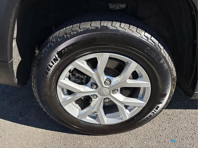 Photo of 2023 Baltic Gray Metallic Clearcoat Jeep Grand Cherokee L