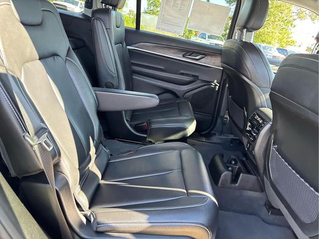 Photo of 2023 Baltic Gray Metallic Clearcoat Jeep Grand Cherokee L