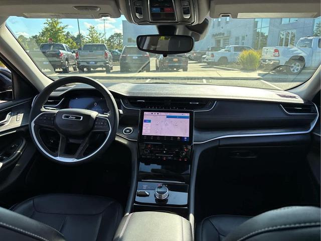 Photo of 2023 Baltic Gray Metallic Clearcoat Jeep Grand Cherokee L