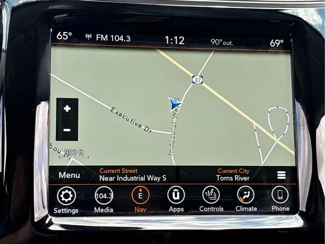 Photo of 2019 Bright White Clearcoat Jeep Cherokee