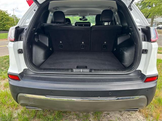 Photo of 2019 Bright White Clearcoat Jeep Cherokee