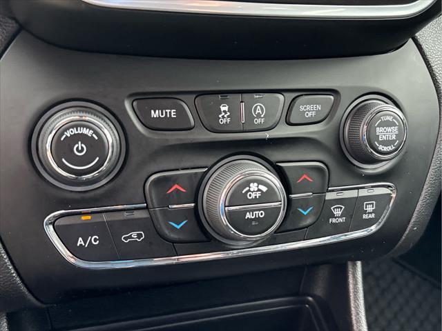 Photo of 2021 Bright White Clearcoat Jeep Cherokee