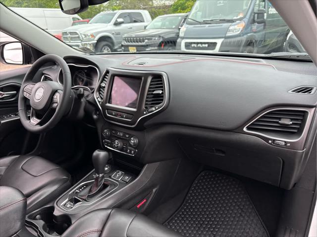 Photo of 2021 Bright White Clearcoat Jeep Cherokee