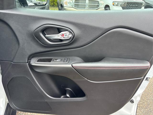 Photo of 2021 Bright White Clearcoat Jeep Cherokee