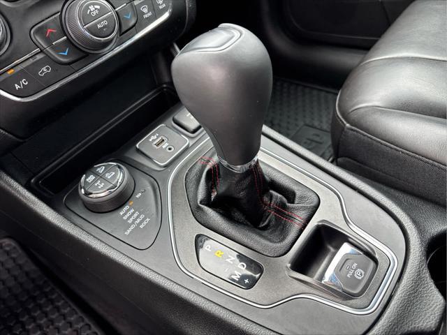 Photo of 2021 Bright White Clearcoat Jeep Cherokee