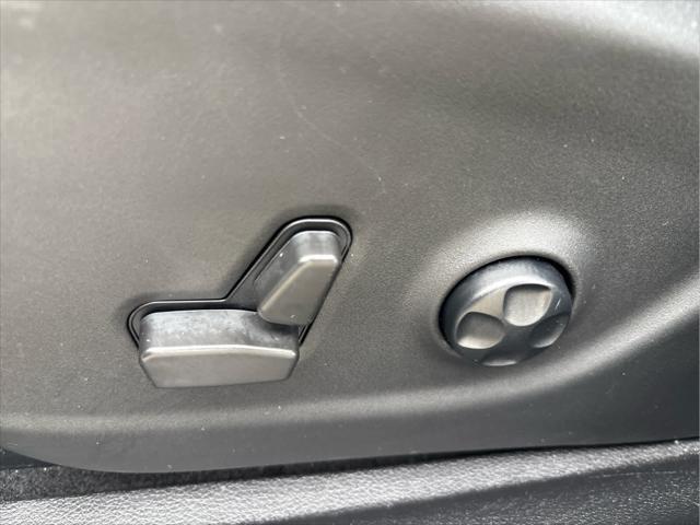 Photo of 2021 Bright White Clearcoat Jeep Cherokee