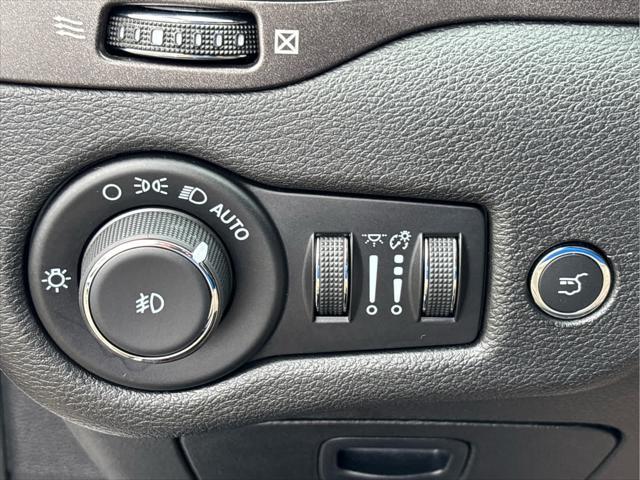 Photo of 2021 Bright White Clearcoat Jeep Cherokee