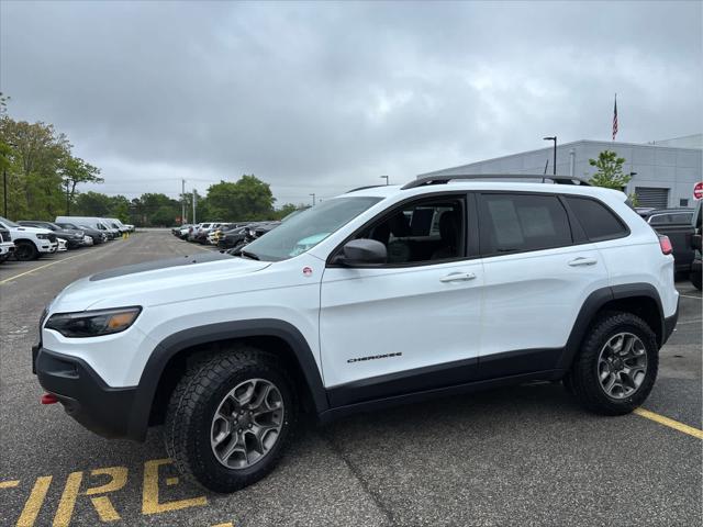 Photo of 2021 Bright White Clearcoat Jeep Cherokee