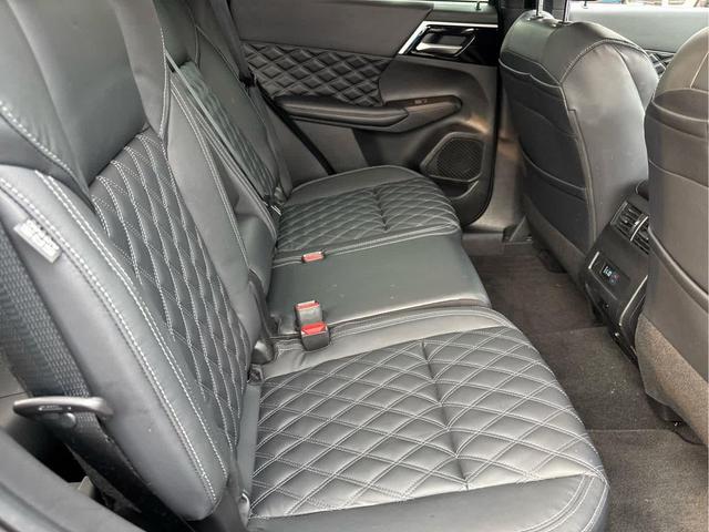 Photo of 2022 Labrador Black Pearl Mitsubishi Outlander
