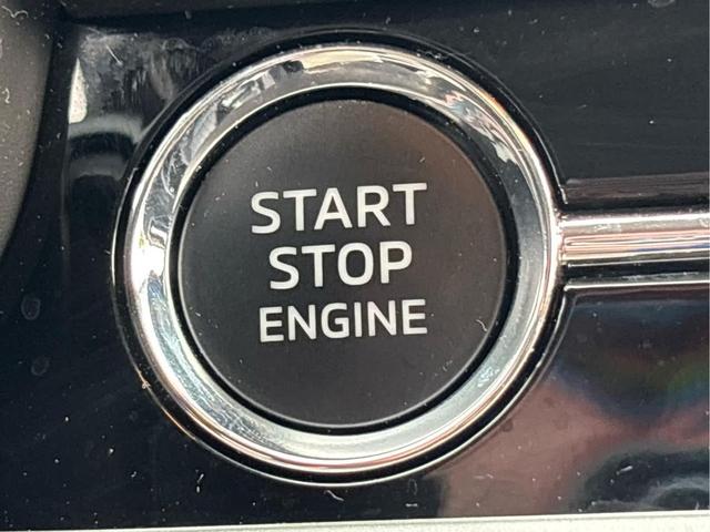 Photo of 2022 Labrador Black Pearl Mitsubishi Outlander