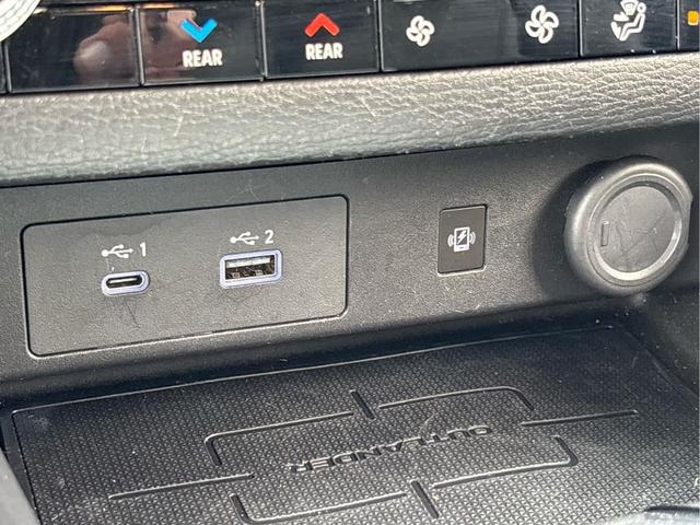 Photo of 2022 Labrador Black Pearl Mitsubishi Outlander