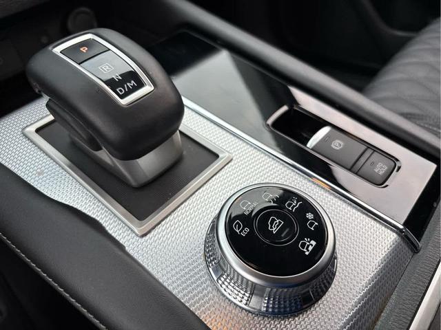 Photo of 2022 Labrador Black Pearl Mitsubishi Outlander