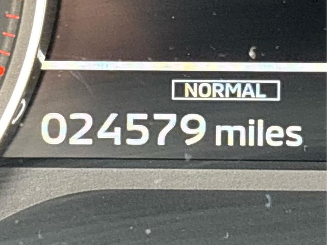 Photo of 2022 Labrador Black Pearl Mitsubishi Outlander