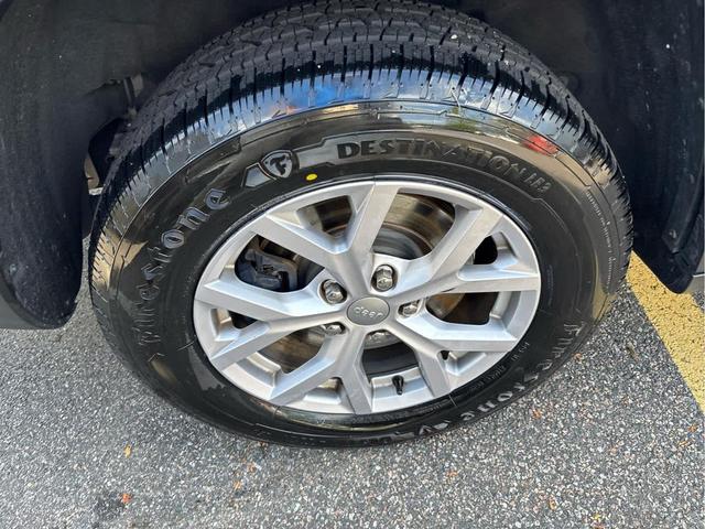 Photo of 2021 Bright White Clearcoat Jeep Grand Cherokee L